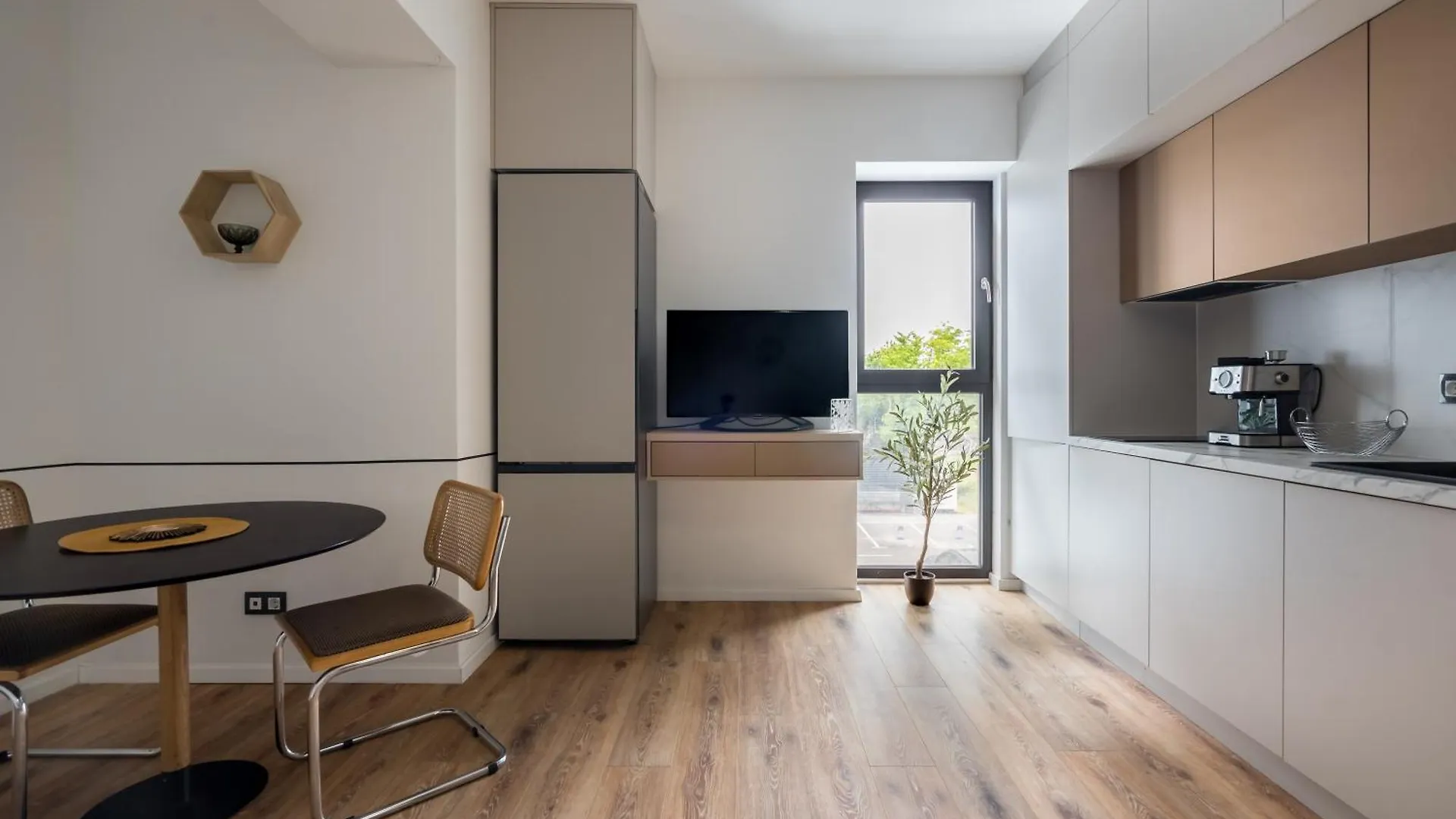 The Swing - 2Br Apartment Βουκουρέστι